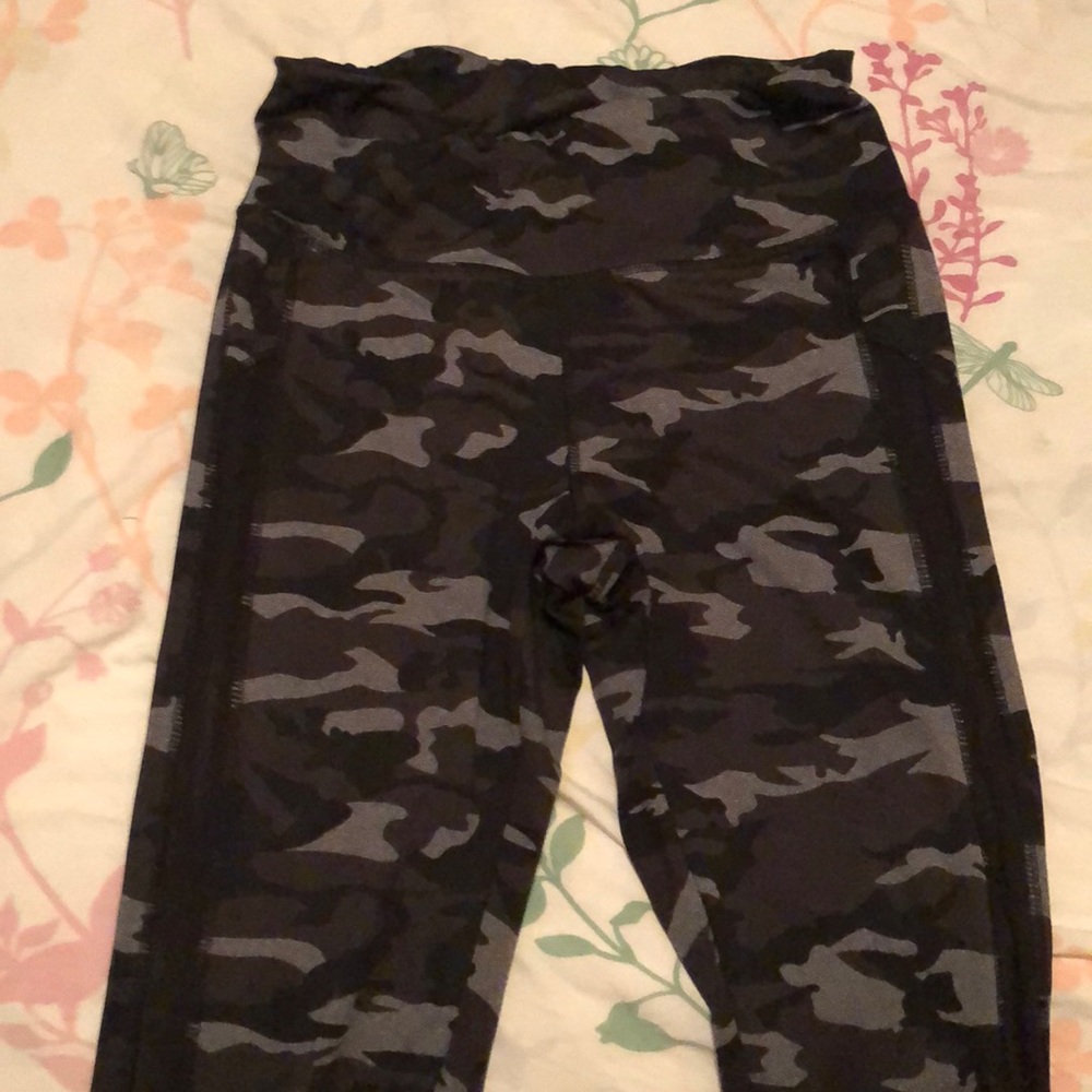 Women’s polyester joggers army print